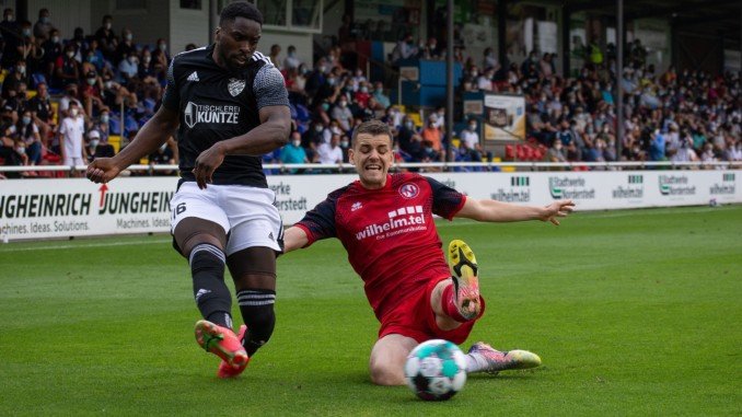 Nach dem Sieg geht es für Rico Bork (rechts( und Eintracht Norderstedt Anfang August weiter. Dann erwartet der Niendorfer TSV den Titelverteidiger in der ersten Runde. (Foto: Lobeca/Seidel)