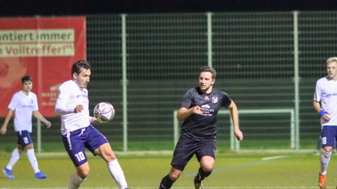 Für Anton Zivkovic (VfL Lohbrügge) Lennard Bahn (Bramfelder SV) gibt es an diesem Wochenende Poka-Abwechslung. (Foto: Lobeca/Homburg)