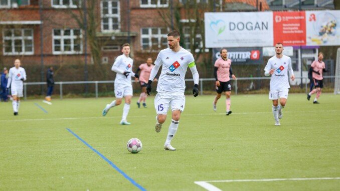 Derbyzeit am Reinmüller: für Kapitän Janek Wrede und den HEBC geht es gegen den SC Victoria. (Foto: Lobeca/Rohlfs)