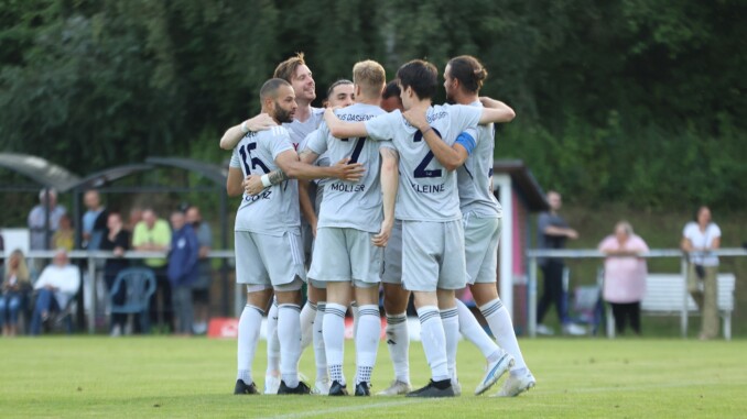 Jubel bei TuS Dassendorf: der Vizemeister besiegt den Meister TSV Sasel. (Foto: Lobeca/Pfaff)