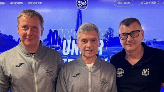 Karsten Heine, hier in der Mitte, wird neuer Coach bei EIntracht Mahlsdorf. (Foto: Verein/hfr)