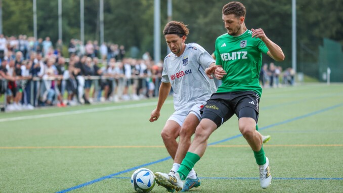 Lange hielt der SC Schwarzenbek das Spiel offen, am Ende machte TuS Dassendorf das Pokal-Derby standesgemäß. (Foto: Lobeca/Niemeck)