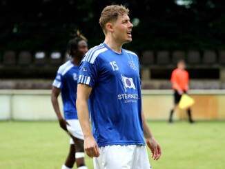 Kuriosoum für Tim Krüger und den Niendorfer TSV: weil man sich West-Eimsbüttel den Platz teilt, muss man zum Auswärts-Pokalspiel nicht reisen. (Foto: Niklas Runne)