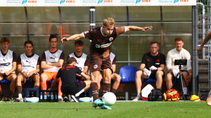 Die U23 des FC St. Pauli um Max Hermann steht aktuell auf einem Abstiegsplatz in der Regionalliga. (Foto: Lobeca/Homburg)