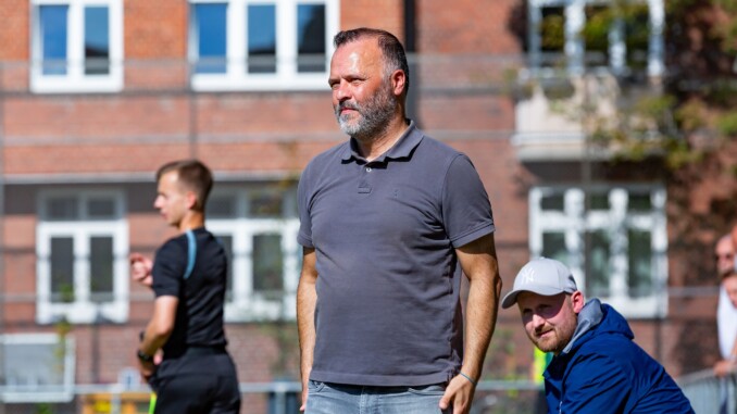 Seit mehr als zehn Jahren steht Ali Farhadi beim Niendorfer TSV an der Linie. (Foto: Lobeca/Rohlfs)